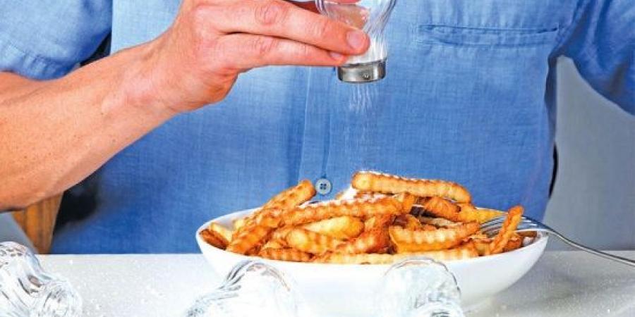 الإفراط في الملح.. خطر يهدد القلب والكلى