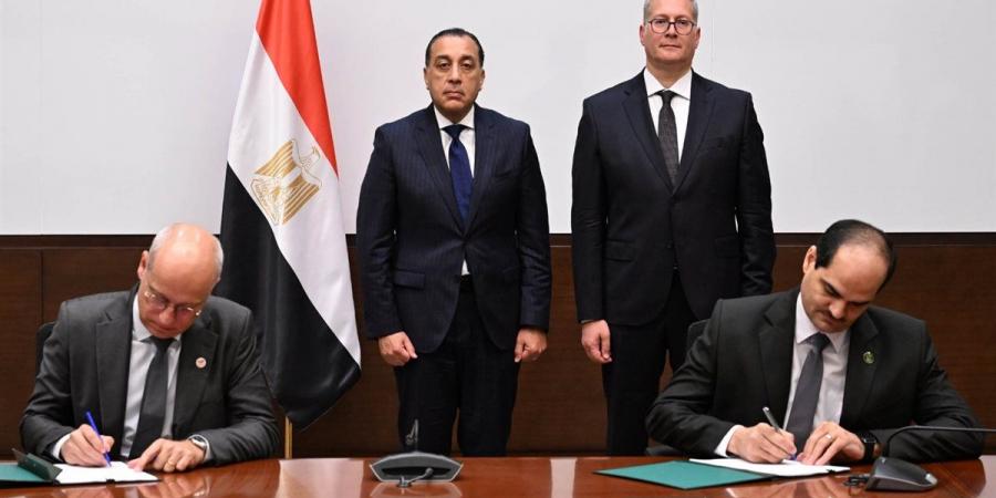 مذكرة تفاهم للتعاون في استكشاف الغاز الطبيعي غرب البحر المتوسط مع توتال الفرنسية
