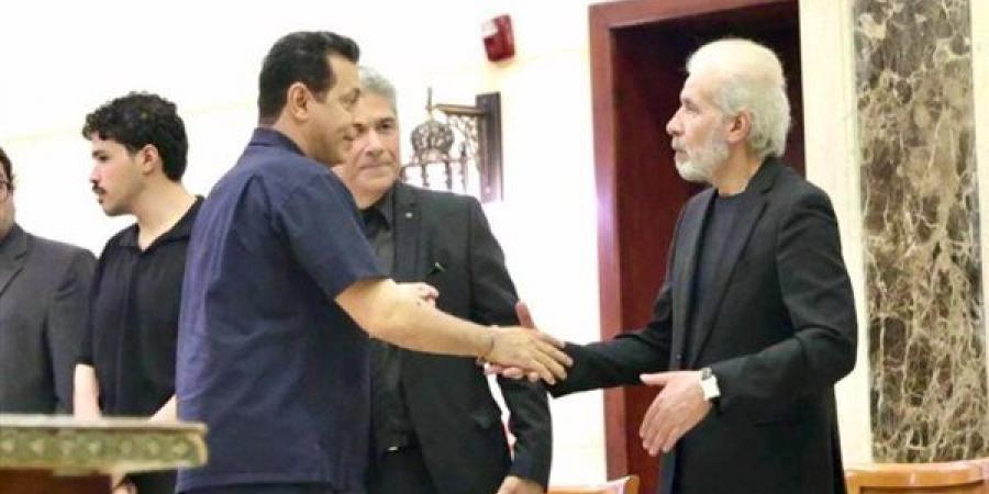 مصطفي شعبان يقدم واجب العزاء في الراحل عبد الرحمن أبو زهرة