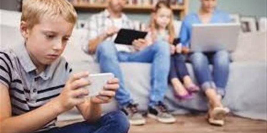 الأسرار العائلية في زمن الإنترنت.. كيف تبدّل مفهوم الخصوصية؟