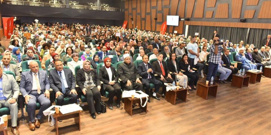 محافظ أسيوط يطلق مشروع «مسارات» لتعزيز صحة الفتيات وتمكينهن