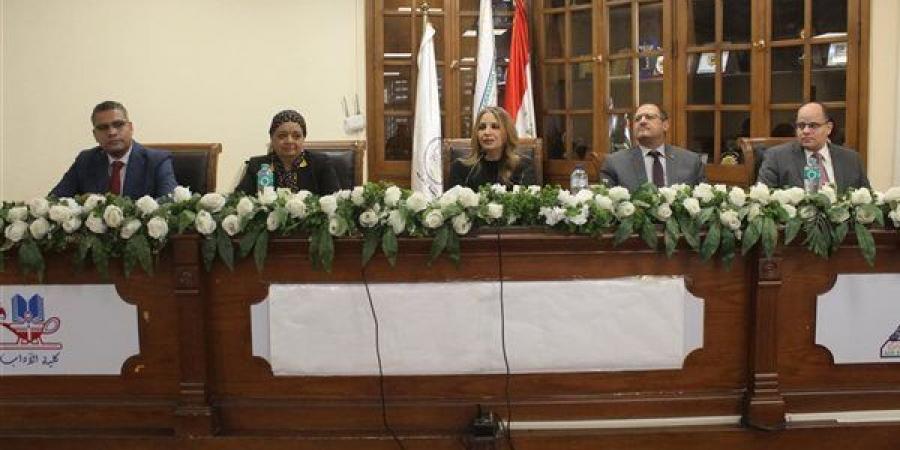 تفعيل معامل الاختبارات الإلكترونية بكلية آداب عين شمس
