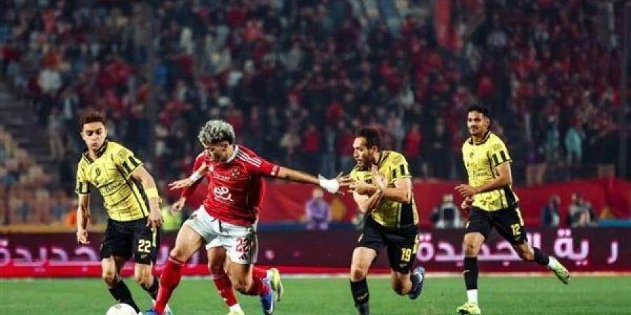 الأهلي ينفي إعادة لاعبه السابق