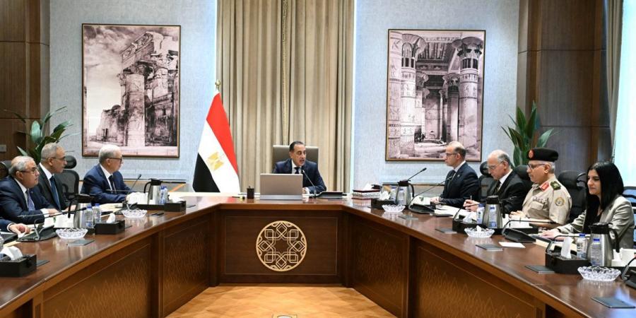 بعضها تابعة للقوات المسلحة.. الحكومة تطرح عدد من الشركات العامة بالبورصة