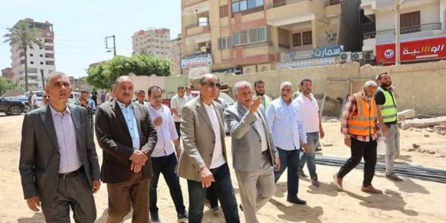 محافظ المنيا يتفقد أعمال توسعة مدرسة الشعب للتعليم الأساسي ببني مزار