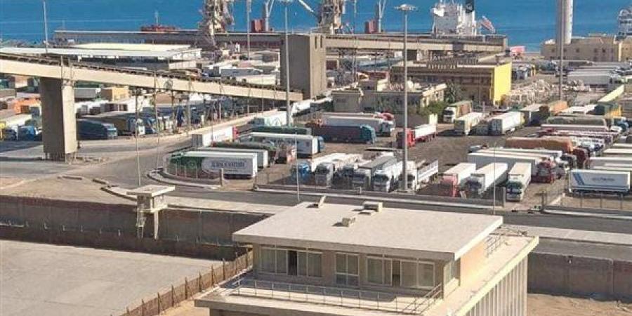 انتعاش حركة تداول البضائع والشاحنات بموانى البحر الأحمر
