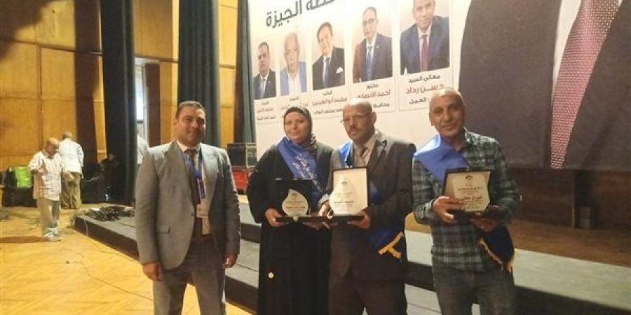 تكريم 3 من العاملين بوزارة الزراعة خلال احتفالية العامل المثالي بالجيزة