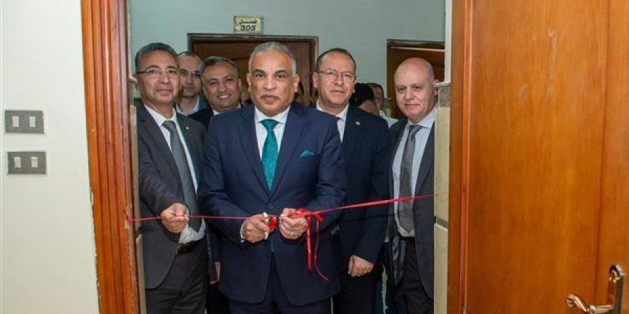 رئيس جامعة طنطا يتفقد كلية الآداب ويلتقي بالطلاب الوافدين