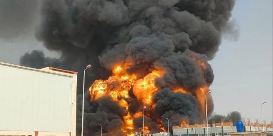 محافظ الشرقية يتابع تداعيات حريق مصنعين بالمنطقة الصناعية الثالثة بالعاشر من رمضان