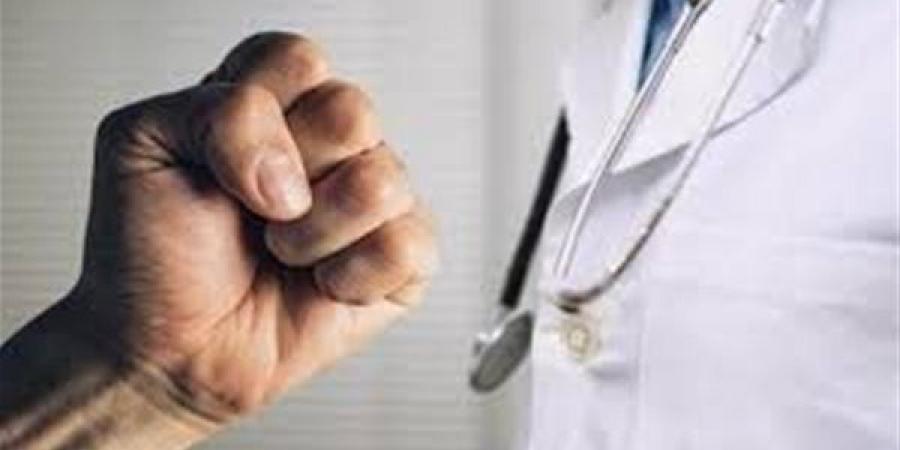 حبس المتهم بالاعتداء على طبيبة وسرقة هاتفها 6 أشهر