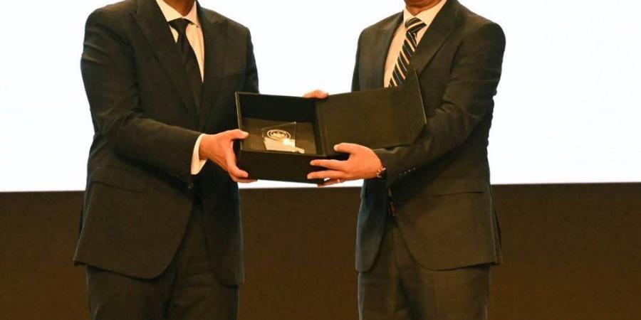 تكريم جامعة المنصورة ضمن أفضل 10 أكاديميات في احتفالية «المليون رخصة دولية»