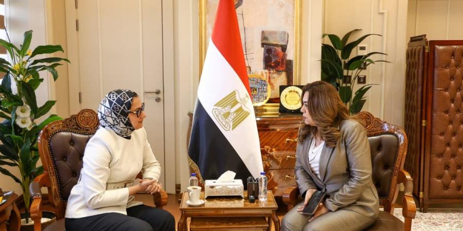 وزيرة التنمية المحلية تتابع مع محافظ الوادي الجديد الملفات الخدمية والمشروعات التنموية