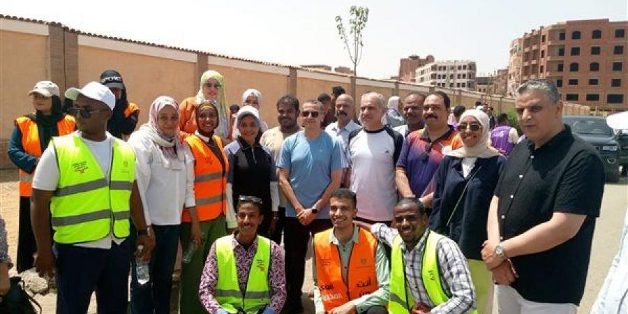 حملة لتشجير طريق السادات ضمن مبادرة " أسوان بشبابها أجمل "