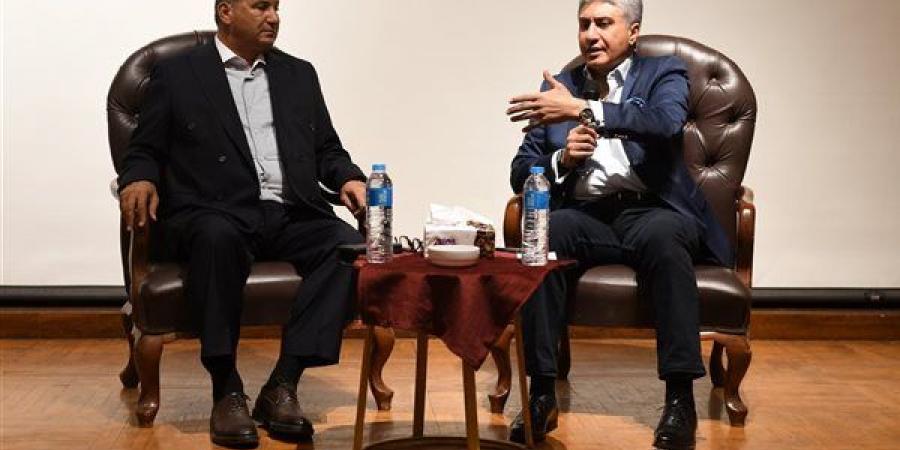 وزير السياحة يعقد لقاءً موسعًا مع العاملين بالمجلس الأعلى للآثار في الأقصر لبحث تطوير منظومة العمل الأثري