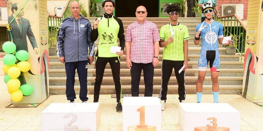 جامعة سوهاج ترفع شعار “رياضة وترشيد” في سباق الدراجات الهوائية