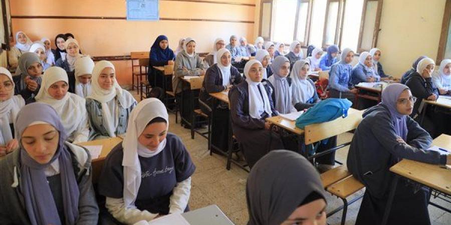 تكدس الطلاب في لجان امتحانات نهاية العام 2026 لصفوف النقل