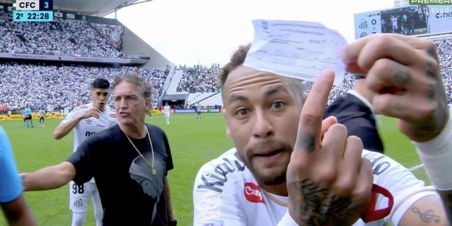 جنون نيمار بسبب تصرف مُثير للجدل في الدوري البرازيلي.. صورة
