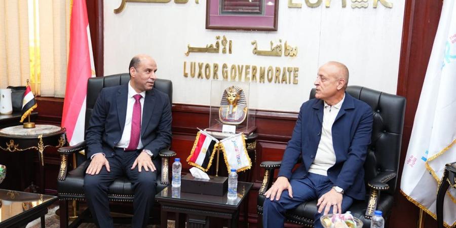 وزير العمل ومحافظ الأقصر يبحثان تعزيز التعاون في التدريب والتشغيل.. وتسليم عقود عمل للشباب