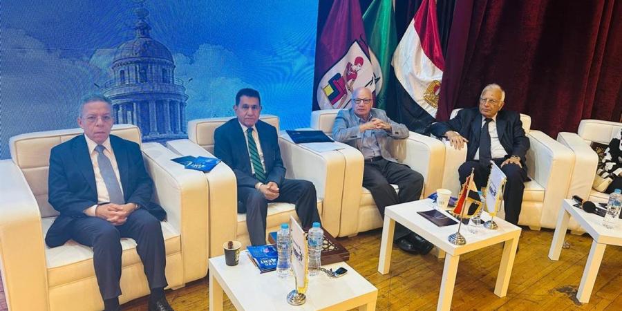 نقيب الأطباء يشارك في فعاليات المؤتمر الرابع لطوارئ الأنف والأذن
