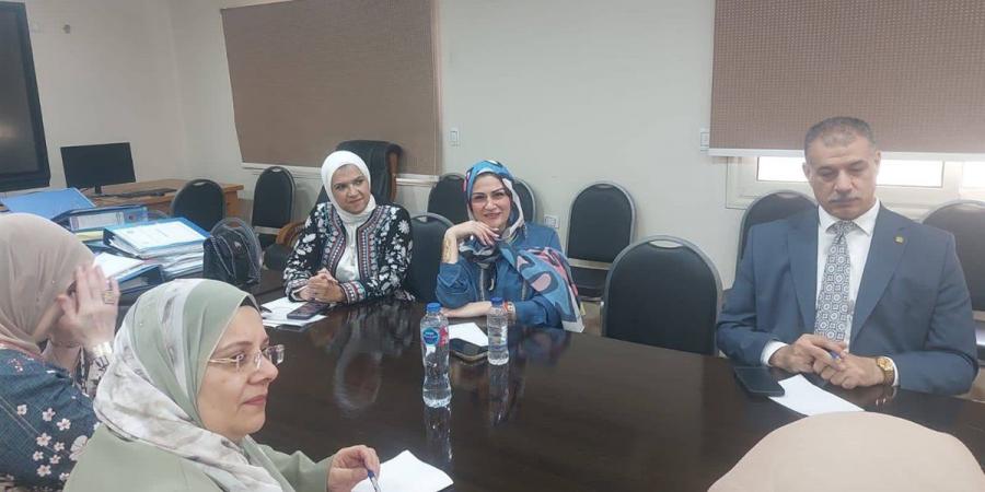 نائب رئيس جامعة الأزهر يناقش تطوير الأداء الأكاديمي وتمكين المرأة بفرع البنات