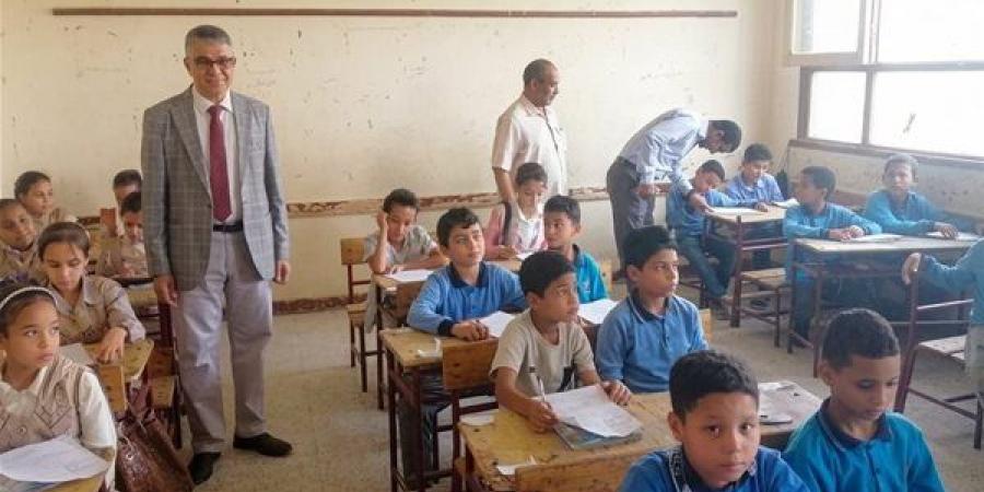 في يومها الثاني.. وكيل تعليم أبوتشت يتابع انتظام امتحانات صفوف النقل
