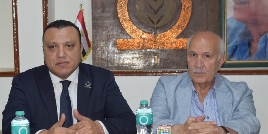 وفد تنسيقية شباب الأحزاب والسياسيين يناقش مع قيادات وأعضاء "التجمع" أهم القضايا السياسية والتشريعية