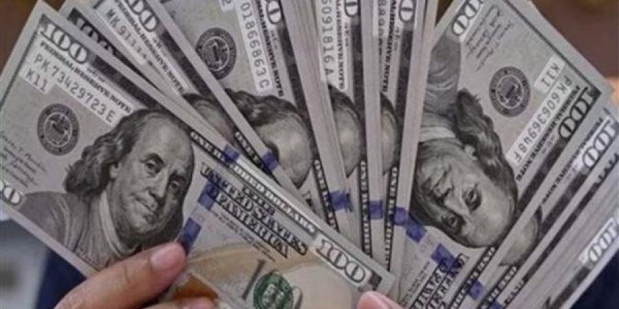 سعر الدولار أمام الجنيه المصري ببداية تعاملات اليوم