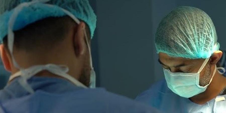 مستشفى أبو خليفة تنجح في إنقاذ شاب وإجراء جراحة أعصاب معقدة