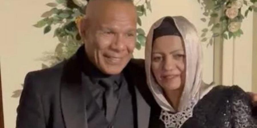 الشحات مبروك يكشف كواليس وفاة زوجته.. ورد فعلها على مسلسل علي كلاي