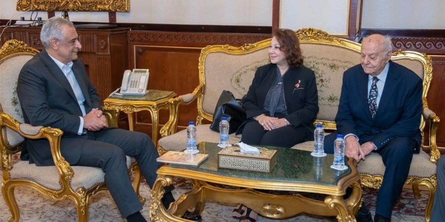 وزير الدولة للإنتاج الحربي يبحث مع خبير دولى أوجه تعظيم الاستفادة من الطاقة الشمسية الحرارية