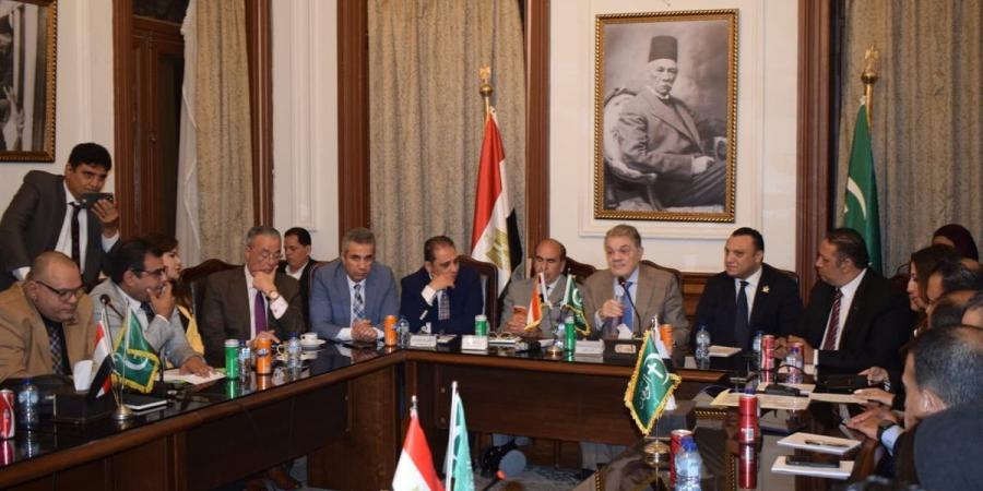 وفد تنسيقية شباب الأحزاب والسياسيين يناقش مع قيادات "الوفد" بعض القضايا التشريعية والسياسية