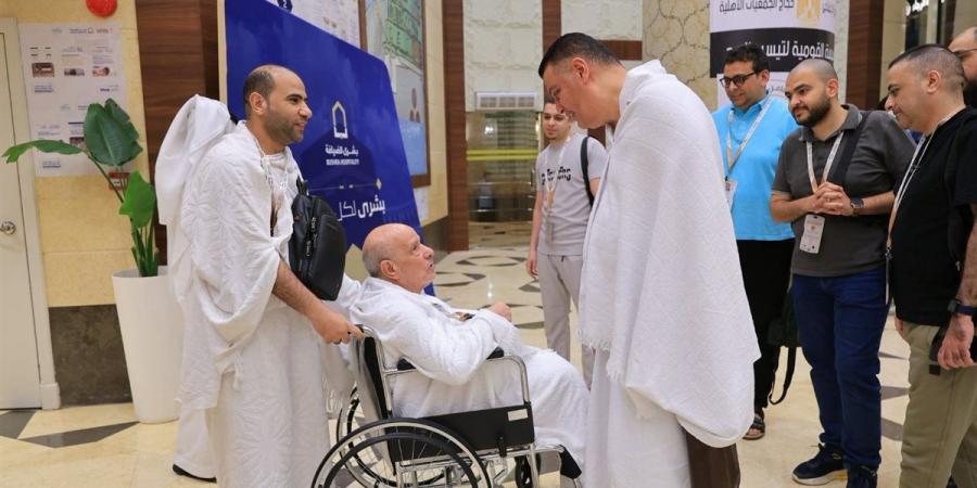 رئيس بعثة حج الجمعيات الأهلية يصل مكة المكرمة.. ويطمئن على توافر كافة الخدمات