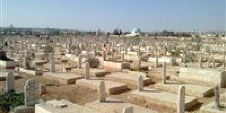 هل زيارة القبور في العيد حرام؟.. أستاذ الفقه بجامعة الأزهر يُجيب