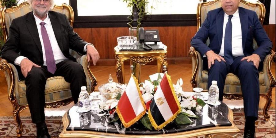 وزير الطيران المدني: تقديم التسهيلات لزيادة الحركة السياحية الوافدة من بولندا