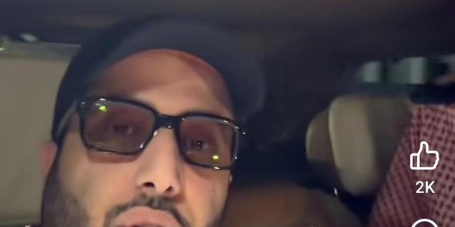 "الفنان الشاب ".. تركي آل الشيخ يمازح عمرو دياب في العرض الخاص لـ 7Dogs