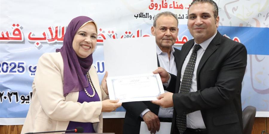 مناقشة مشروعات تخرج طلاب العلاقات العامة بإعلام القاهرة