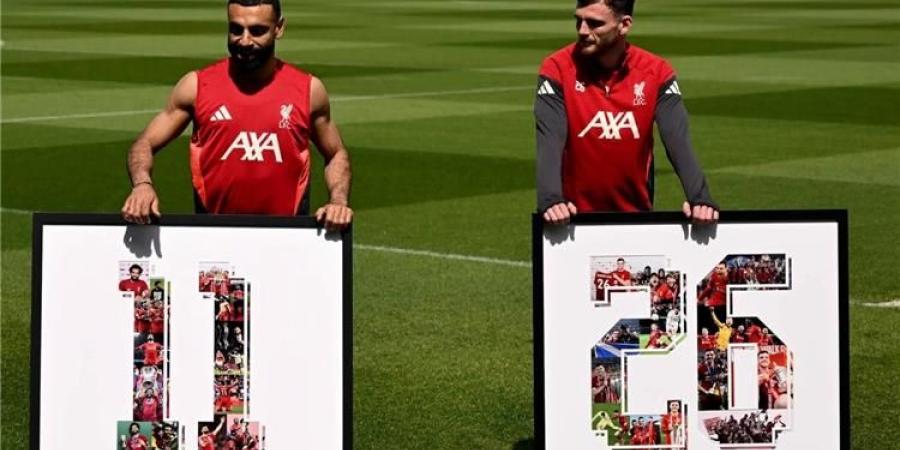 ليفربول يودّع محمد صلاح وروبرتسون بهدايا خاصة قبل ليلة الوداع في أنفيلد