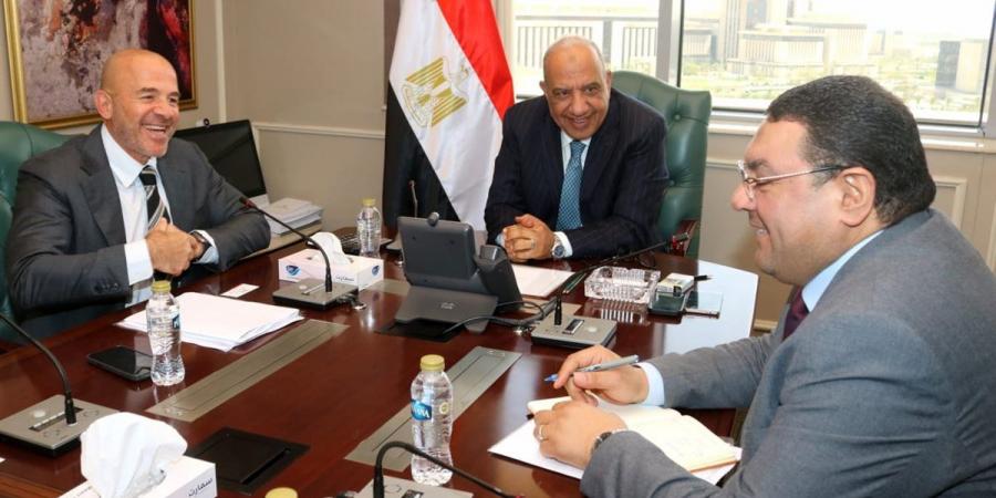 وزير الكهرباء يبحث مع "إنكوم" توفير الطاقة الكهربائية لإقامة مشروع مركز عالمي للبيانات