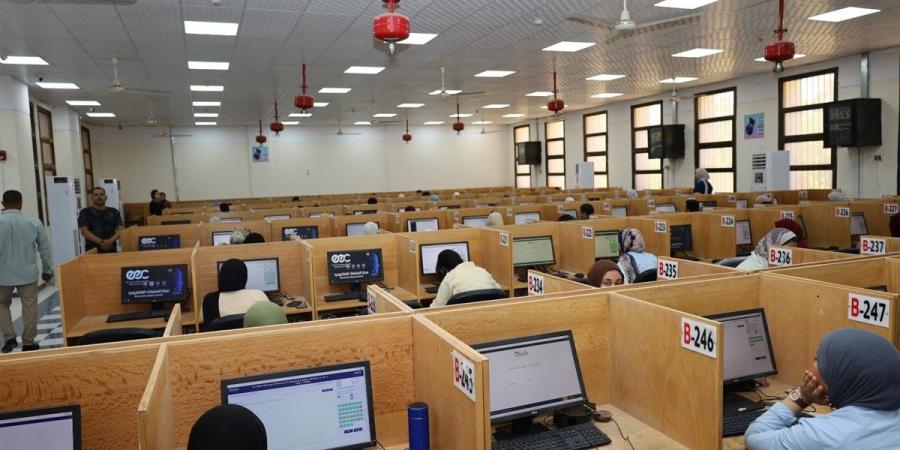 رئيس جامعة المنيا يتفقد امتحانات الصيدلة وطب الأسنان بمركز الإختبارات الإلكترونية