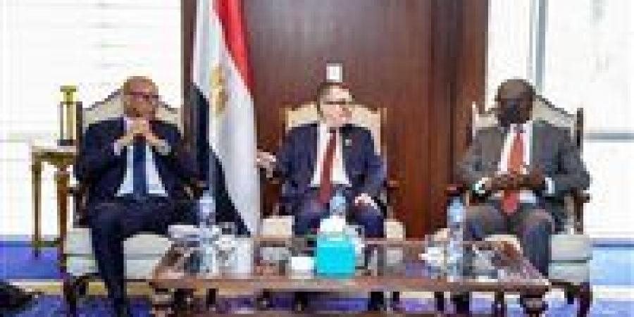 وزير التخطيط يبحث مع نائب رئيس مؤسسة التمويل الدولية إجراءات تفعيل آلية ضمان مشروعات البنية التحتية