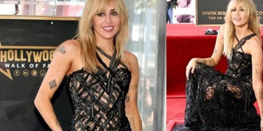 مايلي سايروس تدخل في نوبة بكاء أثناء تكريمها بنجمة المشاهير