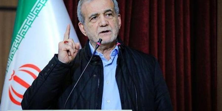الرئيس الإيران يلتقي قائد الجيش الباكستاني في طهران