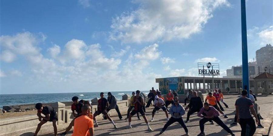 ١٢٠ مشارك بتدريبات رياضية بكورنيش الاسكندرية