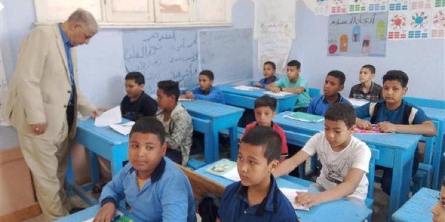 وكيل تعليم أبوتشت يتابع سير امتحانات الفصل الدراسي الثاني لصفوف النقل