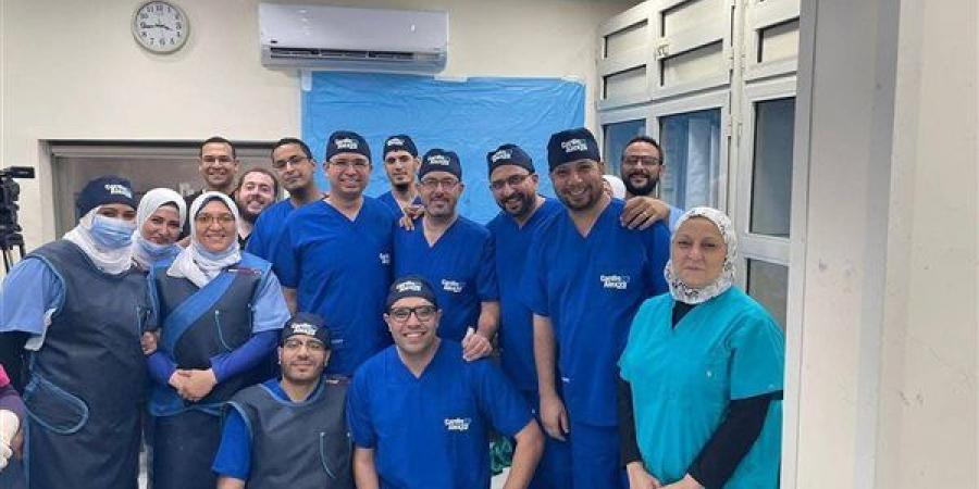 رئيس جامعة الإسكندرية يهنئ فريقًا طبيًا نجح في إدخال تقنية "TAVI" بمستشفى سموحة