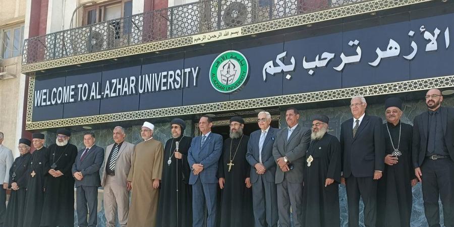 رئيس جامعة الأزهر يستقبل الأنبا إرميا والوفد المرافق له للتهنئة بعيد الأضحى