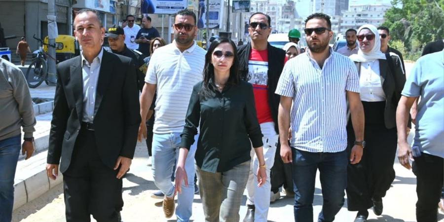 محافظ البحيرة تتابع ميدانيًا أعمال تطوير وتوسعة شارع الحدائق بكفر الدوار