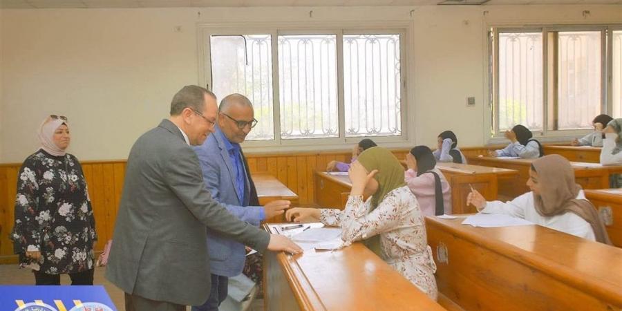 نائب رئيس جامعة طنطا يتابع امتحانات كلية علوم الرياضة ويشدد على الانضباط