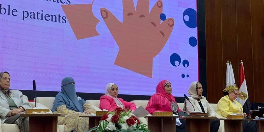 لدعم مكافحة العدوى.. المجلس الأعلي للمستشفيات الجامعية يكرم معهد أبحاث أمراض العيون