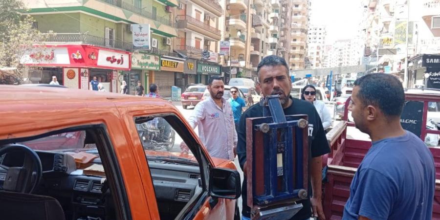 محافظ الدقهلية يتابع حملة حي غرب المنصورة للتصدي لظاهرة "النباشين"